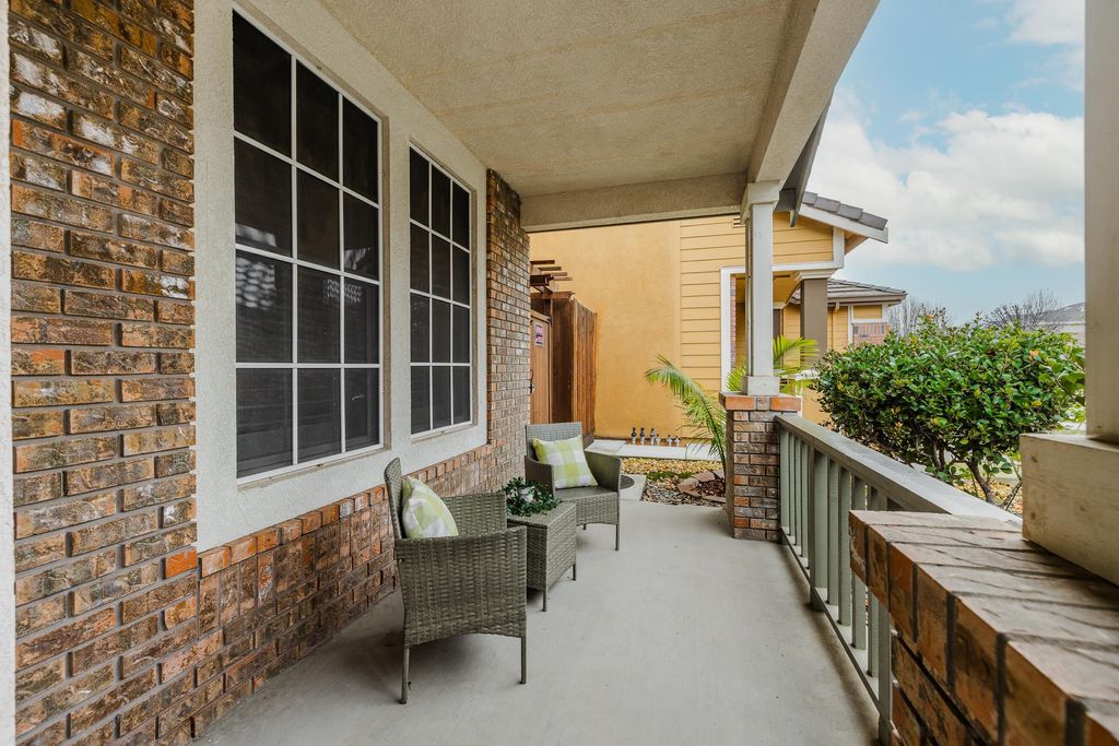 Photo of 232 Kelley Mist Ln, Tracy, CA 95377 (MLS # 41120379)