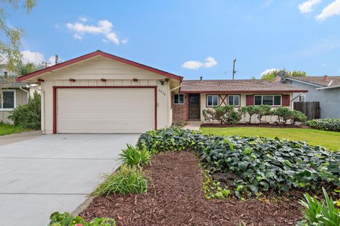 Photo of 5576 Sunny Oaks Drive, San Jose, CA 95123 (MLS # ML82036876)