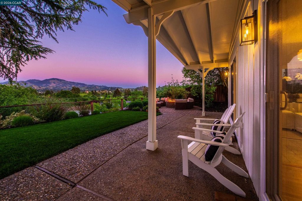 Photo of 11 Dale Court, Lafayette, CA 94595 (MLS # 41135664)