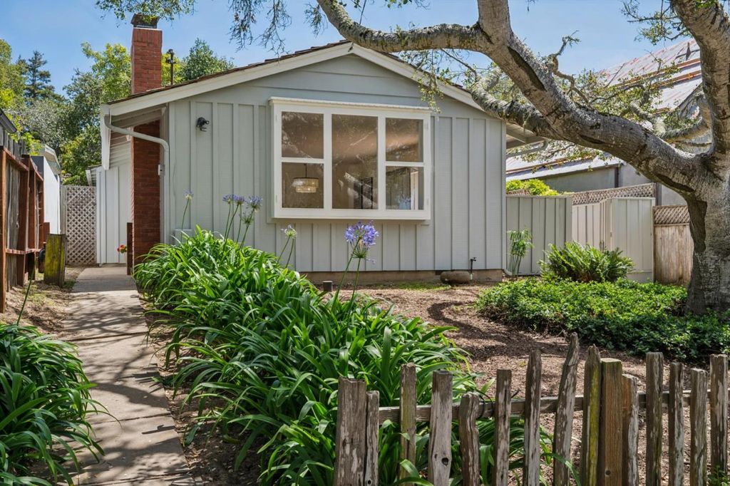 Photo of 0 Lincoln 2SE of 13th Avenue, Carmel, CA 93923 (MLS # ML82047726)