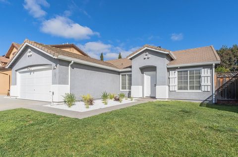 Photo of 1437 Briarberry Lane, Gilroy, CA 95020 (MLS # ML82035421)