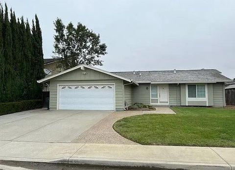 Photo of 520 La Baree Drive, Morgan Hill, CA 95037 (MLS # ML82027459)