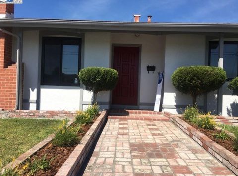 Photo of 2459 Driftwood Way, San Leandro, CA 94577 (MLS # 41119708)