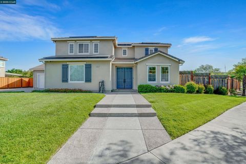 2121 Bluffs Dr Livermore CA 94551