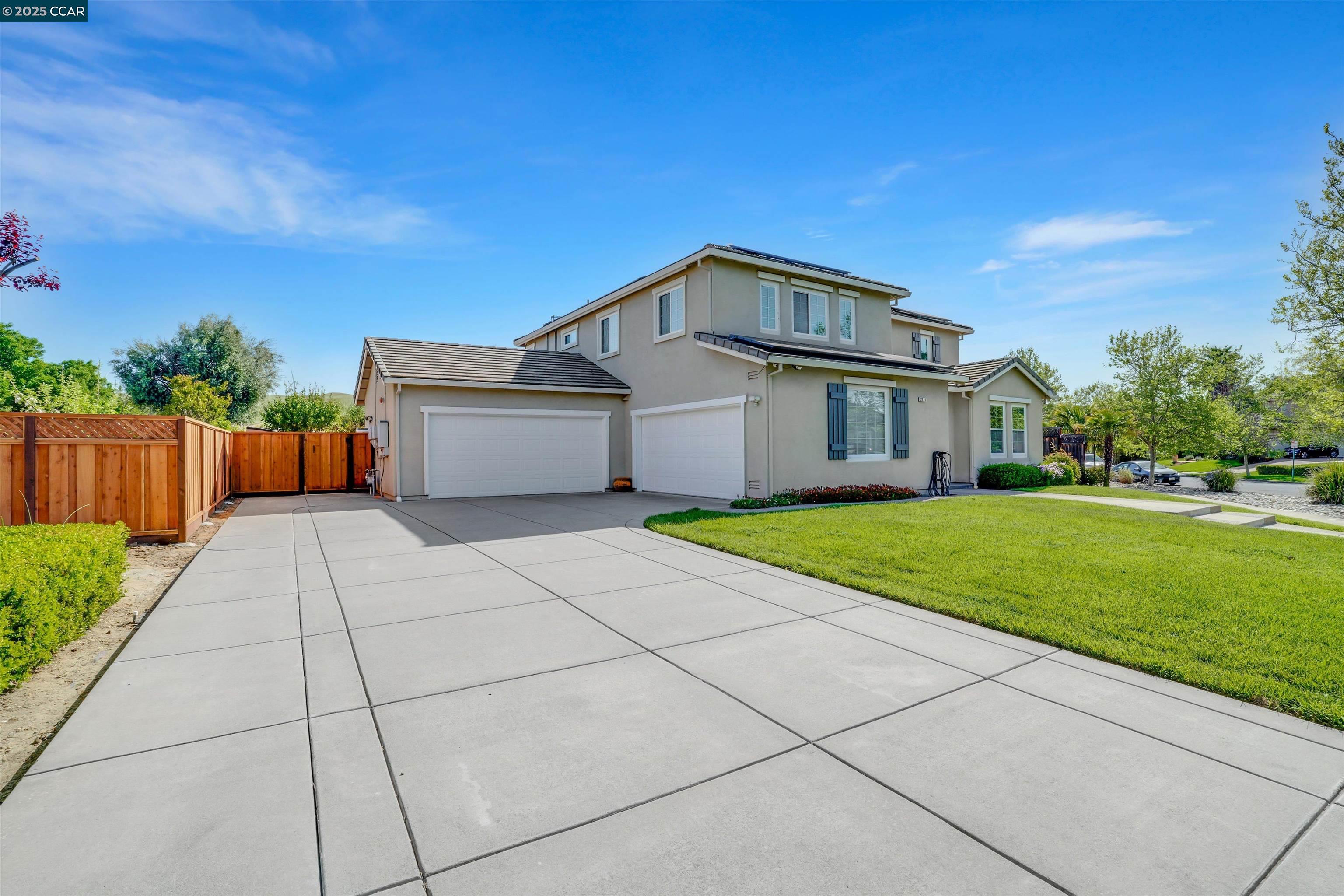 2121 Bluffs Dr