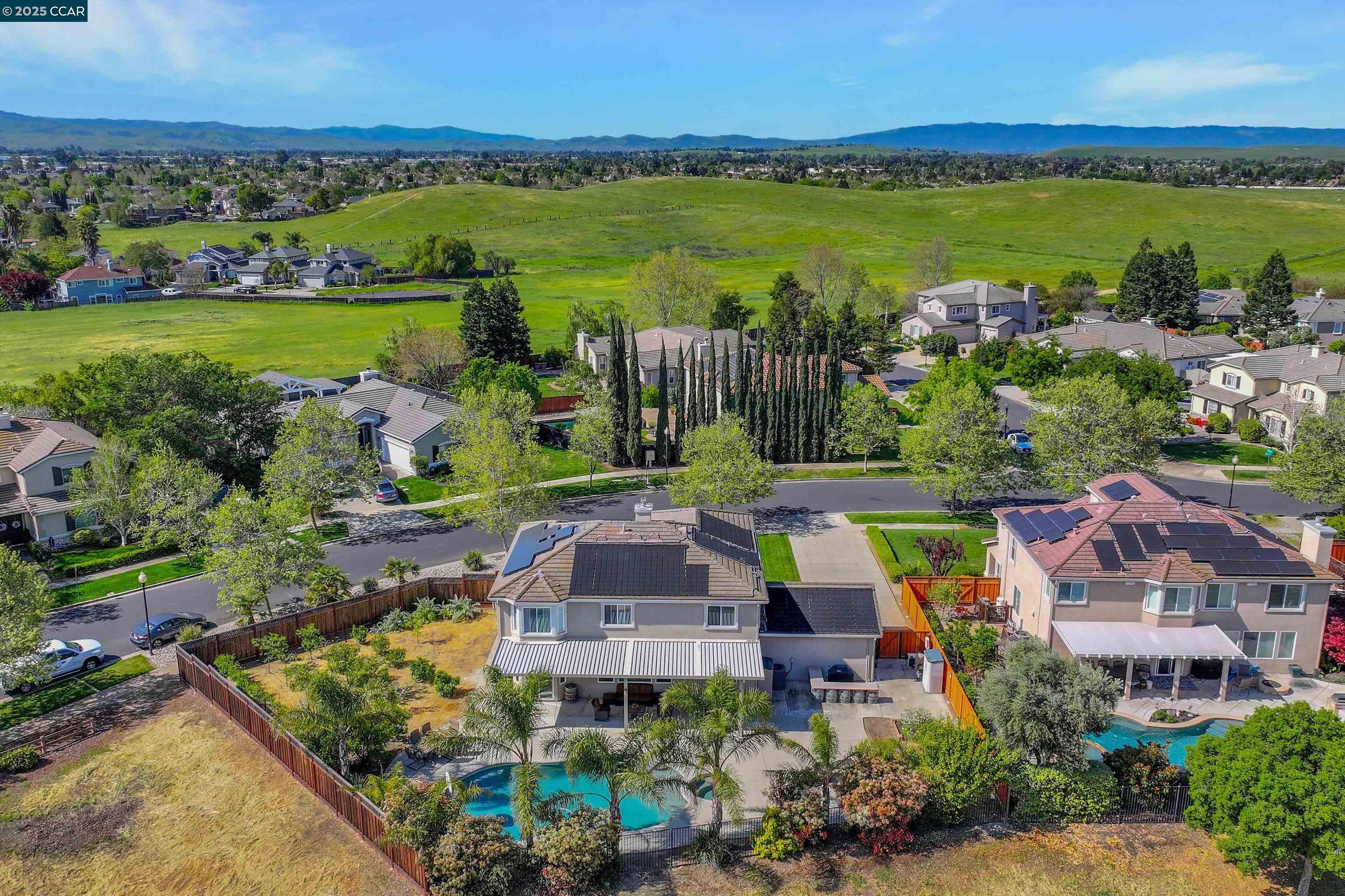 2121 Bluffs Dr