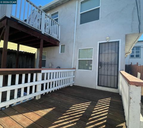 Photo of 723A Florida St, Vallejo, CA 94590 (MLS # 41121994)