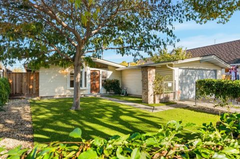 Photo of 1063 Lakebird Drive, Sunnyvale, CA 94089 (MLS # ML82028541)