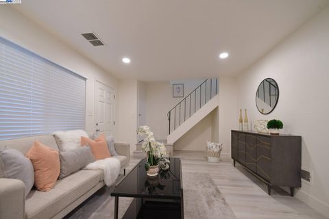 Photo of 2363 Arf Ave, Hayward, CA 94545 (MLS # 41119474)