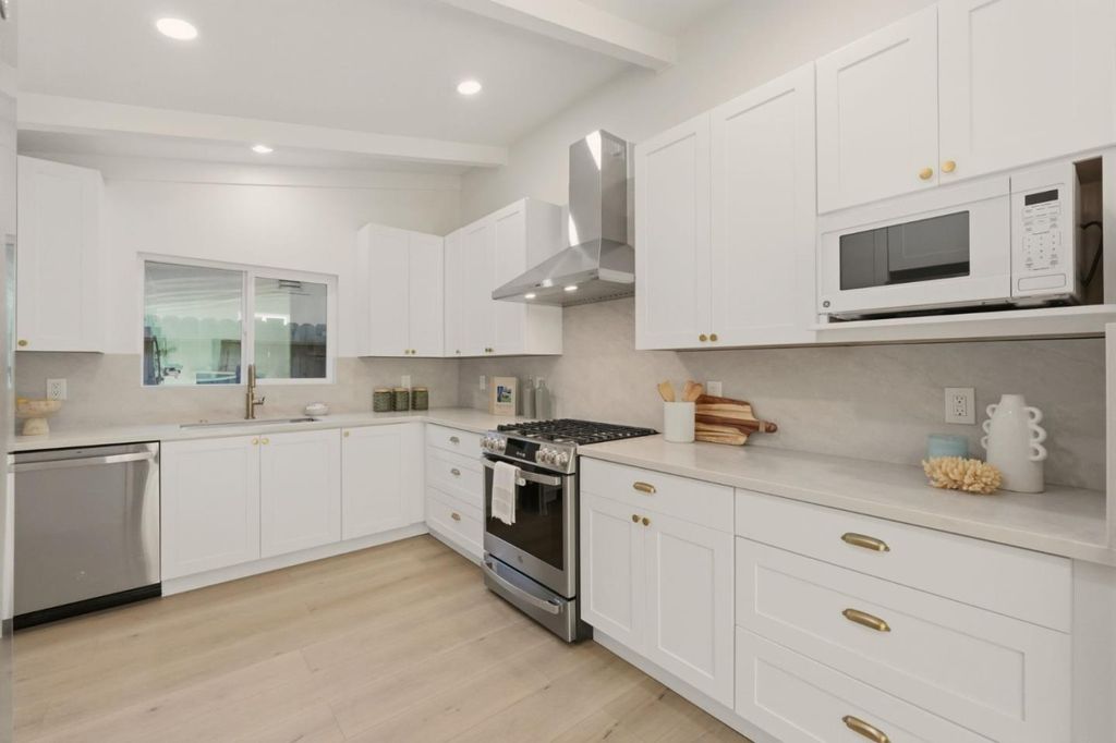 Photo of 623 Miller Avenue, Pacifica, CA 94044 (MLS # ML82038376)