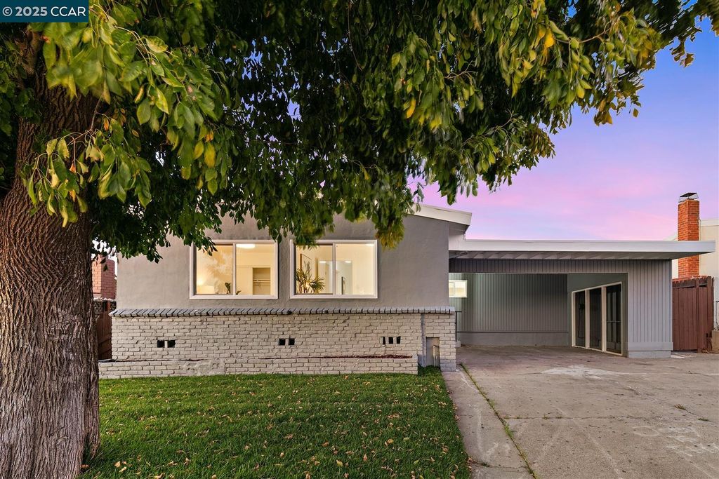 Photo of 2981 Gilma Dr, Richmond, CA 94806 (MLS # 41116184)