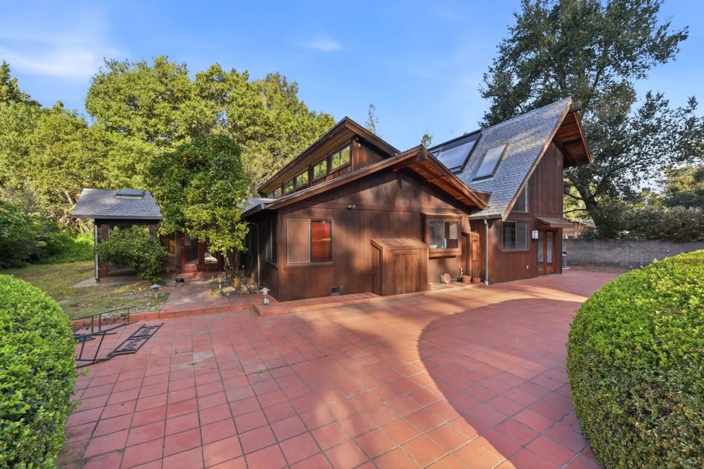 Photo of 12861 Foothill Lane, Saratoga, CA 95070 (MLS # ML82038897)