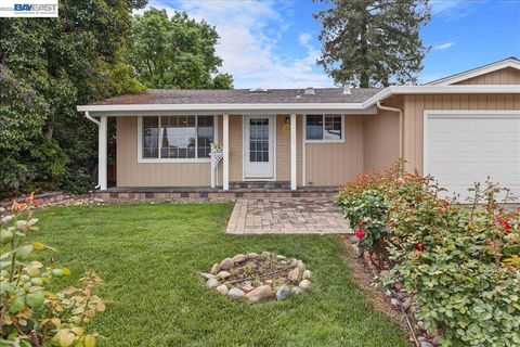 Photo of 6168 Inglewood Dr, Pleasanton, CA 94588 (MLS # 41129371)