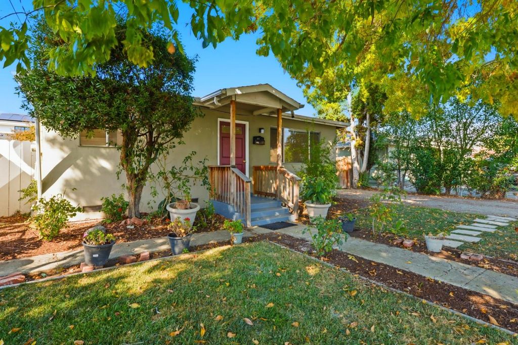Photo of 603 Warrington Avenue, Redwood City, CA 94063 (MLS # ML82022031)