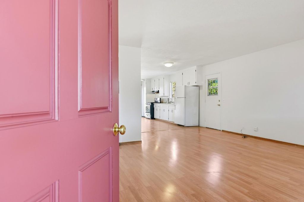 Photo of 603 Warrington Avenue, Redwood City, CA 94063 (MLS # ML82022031)