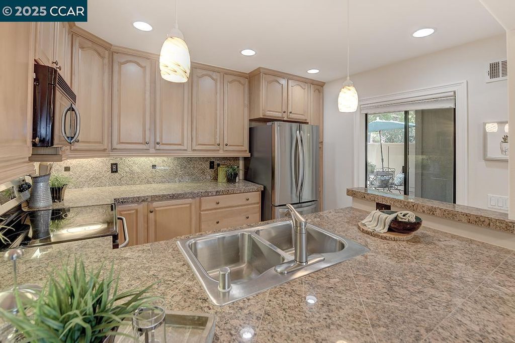 Photo of 2409 Golden Rain Rd. #6, Walnut Creek, CA 94595 (MLS # 41116415)