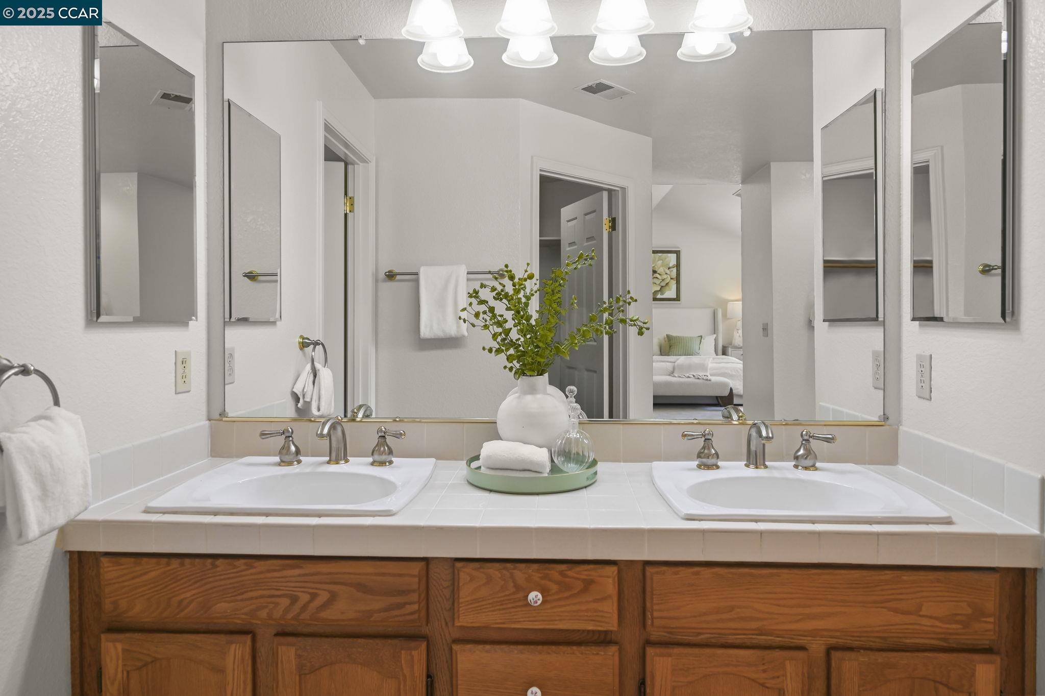 San Ramon, California 94582, United States, 4 Bedrooms Bedrooms, ,3 BathroomsBathrooms,Residential,Active,206823