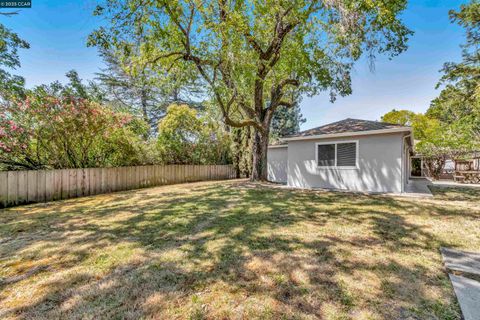 Photo of 520 Dawkins Dr, Lafayette, CA 94549 (MLS # 41119636)