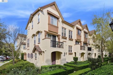 Photo of 152 Heligan Lane #15, Livermore, CA 94551 (MLS # 41128768)