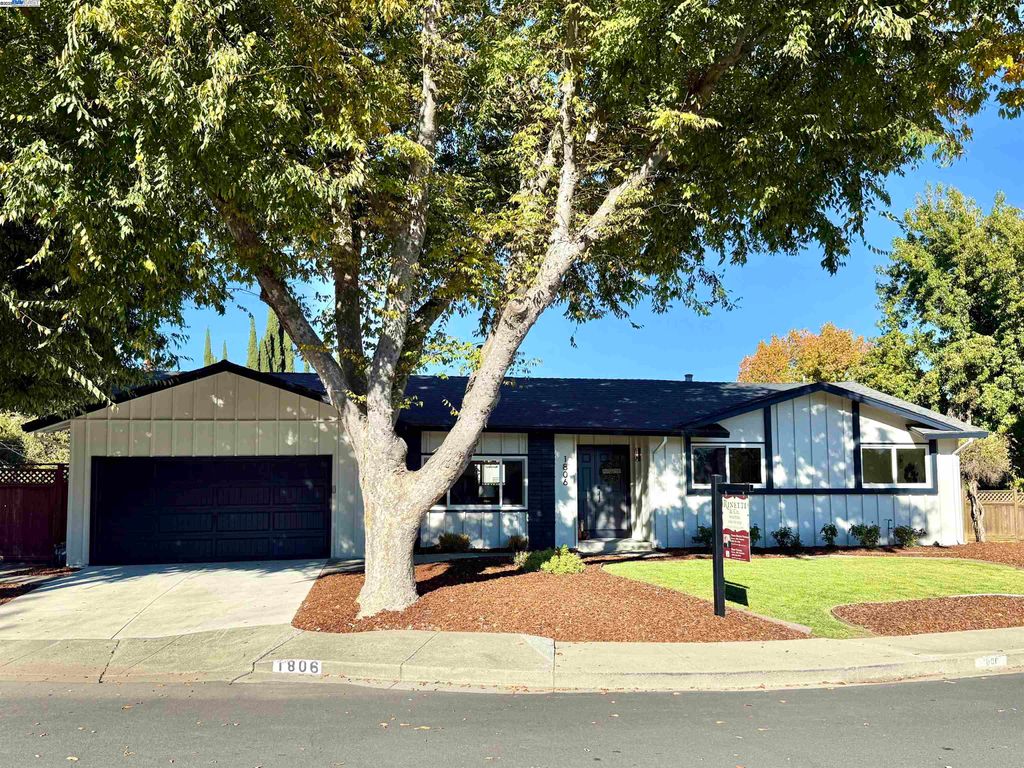 Photo of 1806 Gill Port Ct, Walnut Creek, CA 94598 (MLS # 41115359)