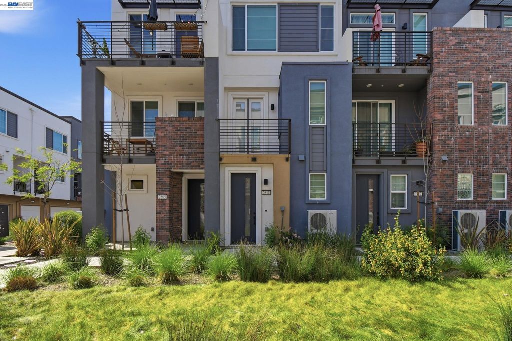 Photo of 2811 Cathwood Ln, Alameda, CA 94501 (MLS # 41129195)