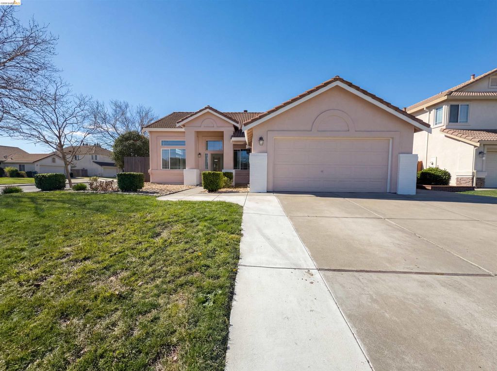 Photo of 300 Perkins Ct, Suisun City, CA 94585 (MLS # 41127170)