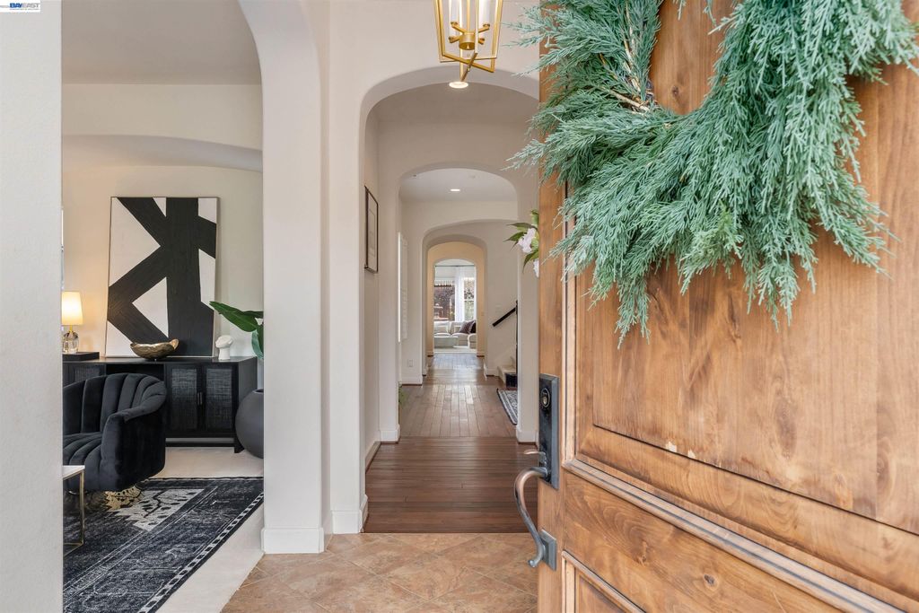 Photo of 456 Vanessa Way, Danville, CA 94506 (MLS # 41129221)