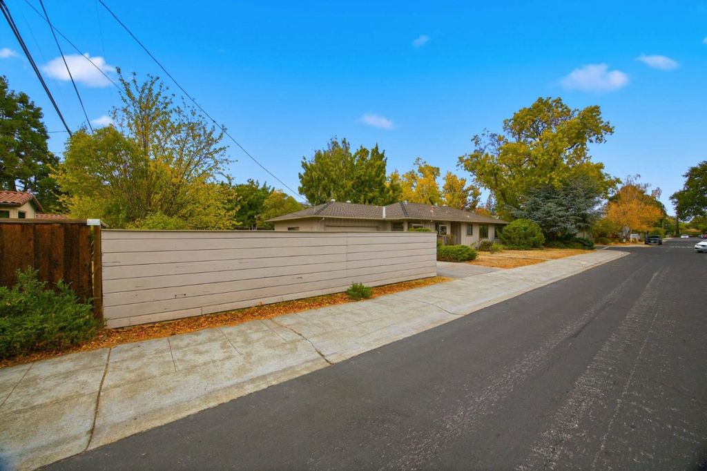 Photo of 339 El Verano Avenue, Palo Alto, CA 94306 (MLS # ML82026286)