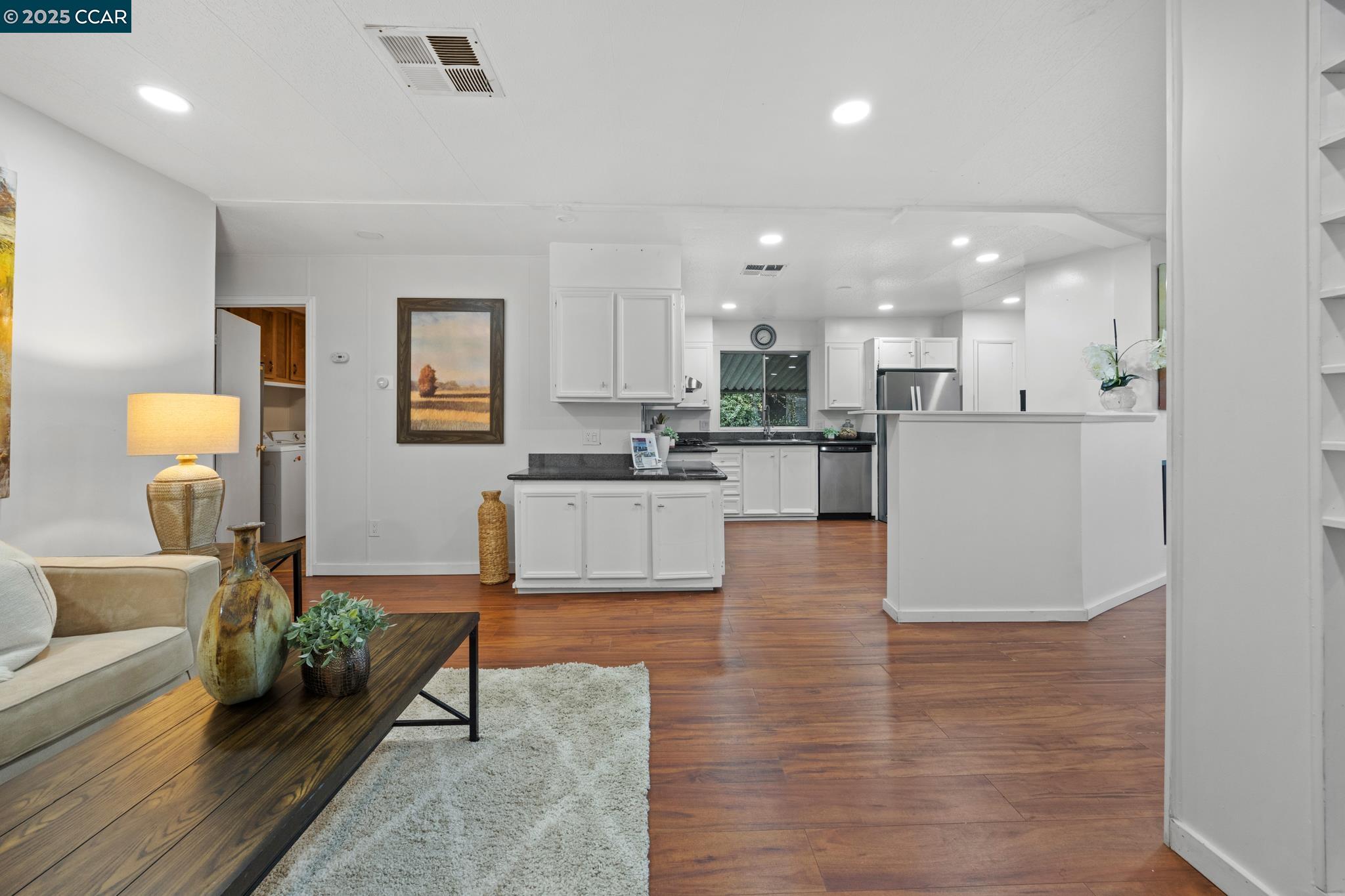 Antioch, California 94509, United States, 2 Bedrooms Bedrooms, ,2 BathroomsBathrooms,Residential,Pending,20730