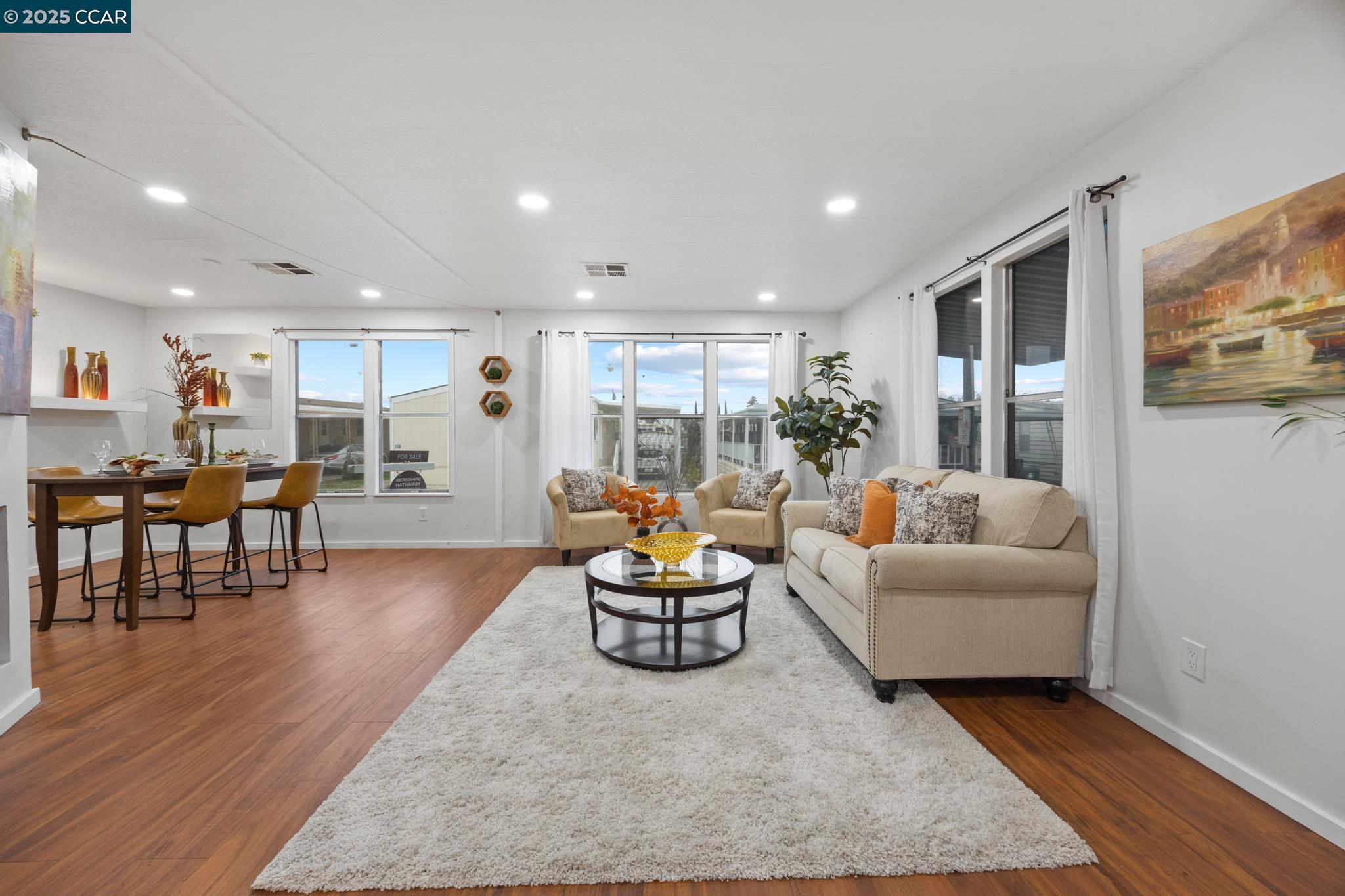 Antioch, California 94509, United States, 2 Bedrooms Bedrooms, ,2 BathroomsBathrooms,Residential,Pending,20730