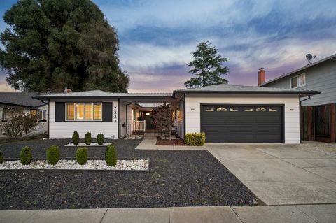 Photo of 7333 Tulipwood Cir, Pleasanton, CA 94588 (MLS # 41123255)