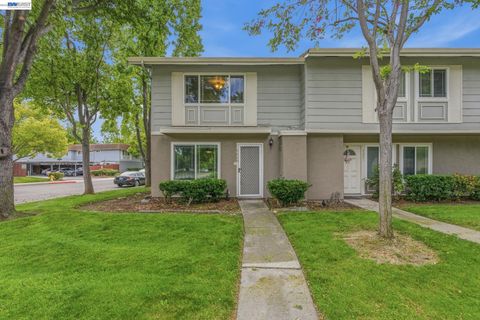 Photo of 4609 Ithaca Way, Pleasanton, CA 94588 (MLS # 41132092)