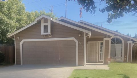 Photo of 2932 Alcott Ct, Modesto, CA 95355 (MLS # 41114322)