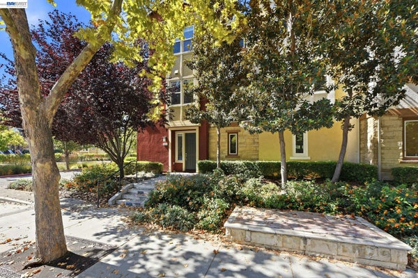 1565 MCCANDLESS DR, MILPITAS, CA 95035 - Image 7cf3b2ad4fb2c6402d53bc3bc6545618/899299724