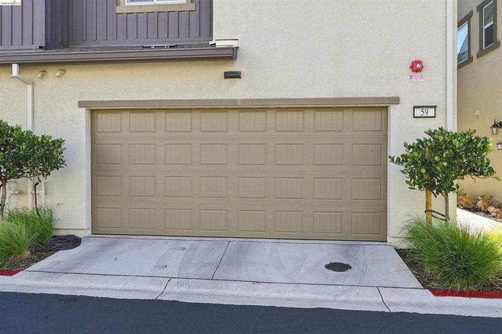 Photo of 59 Autumn Ln, Pittsburg, CA 94565 (MLS # 41145776)