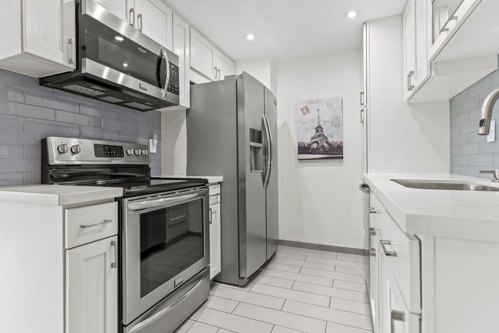 Photo of 25192 Copa Del Oro Drive #104, Hayward, CA 94545 (MLS # ML82019472)