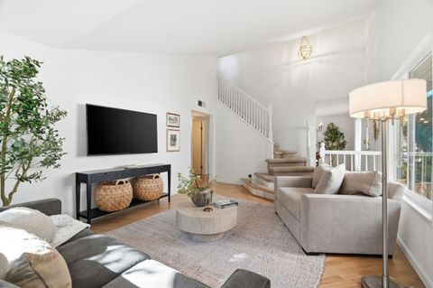 Photo of 1660 Tawnygate Way, San Jose, CA 95124 (MLS # ML82033959)