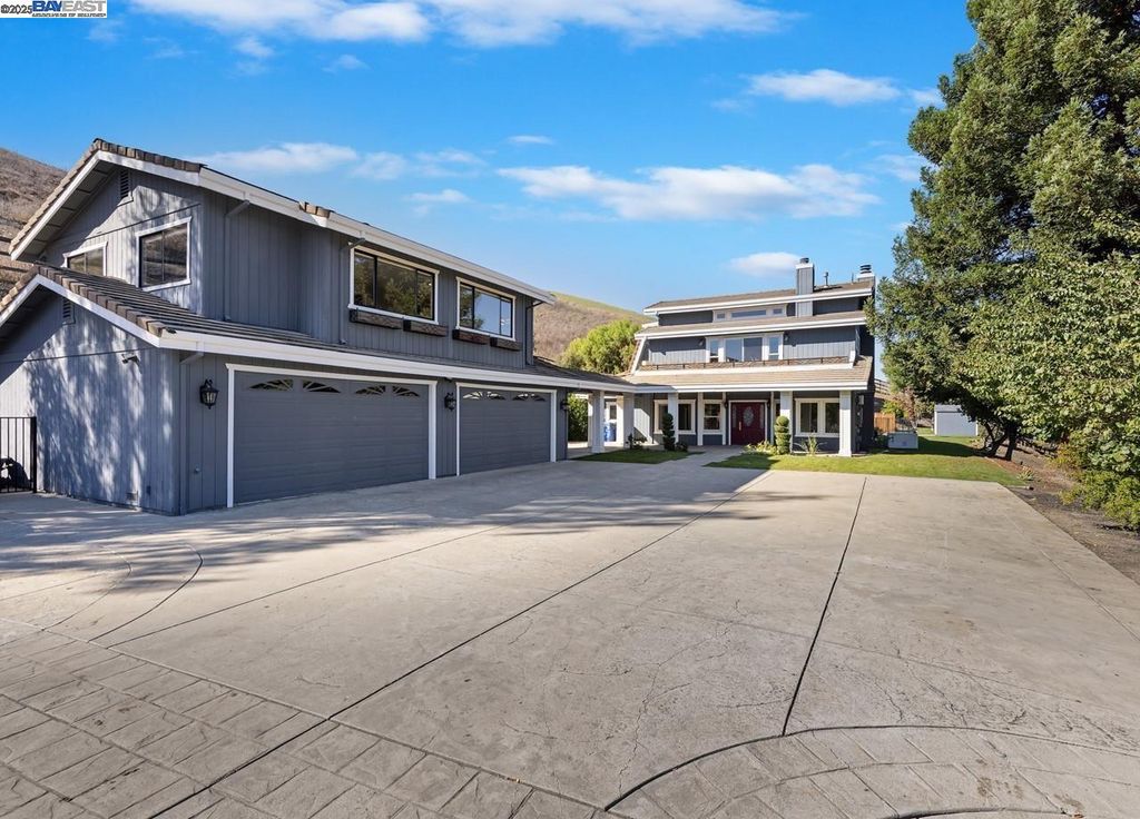 Photo of 1400 Lawrence Rd, Danville, CA 94506 (MLS # 41116406)