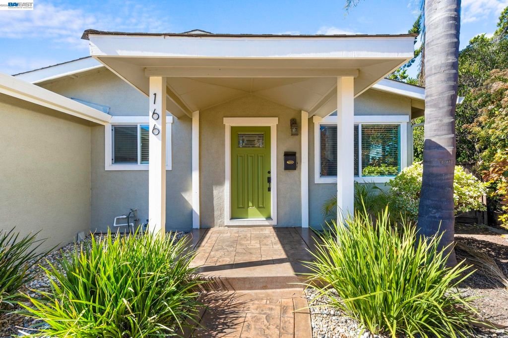 Photo of 166 San Joaquin Court, Bay Point, CA 94565 (MLS # 41126960)