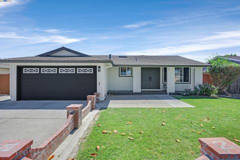 32255 Coronation Dr Union City CA 94587