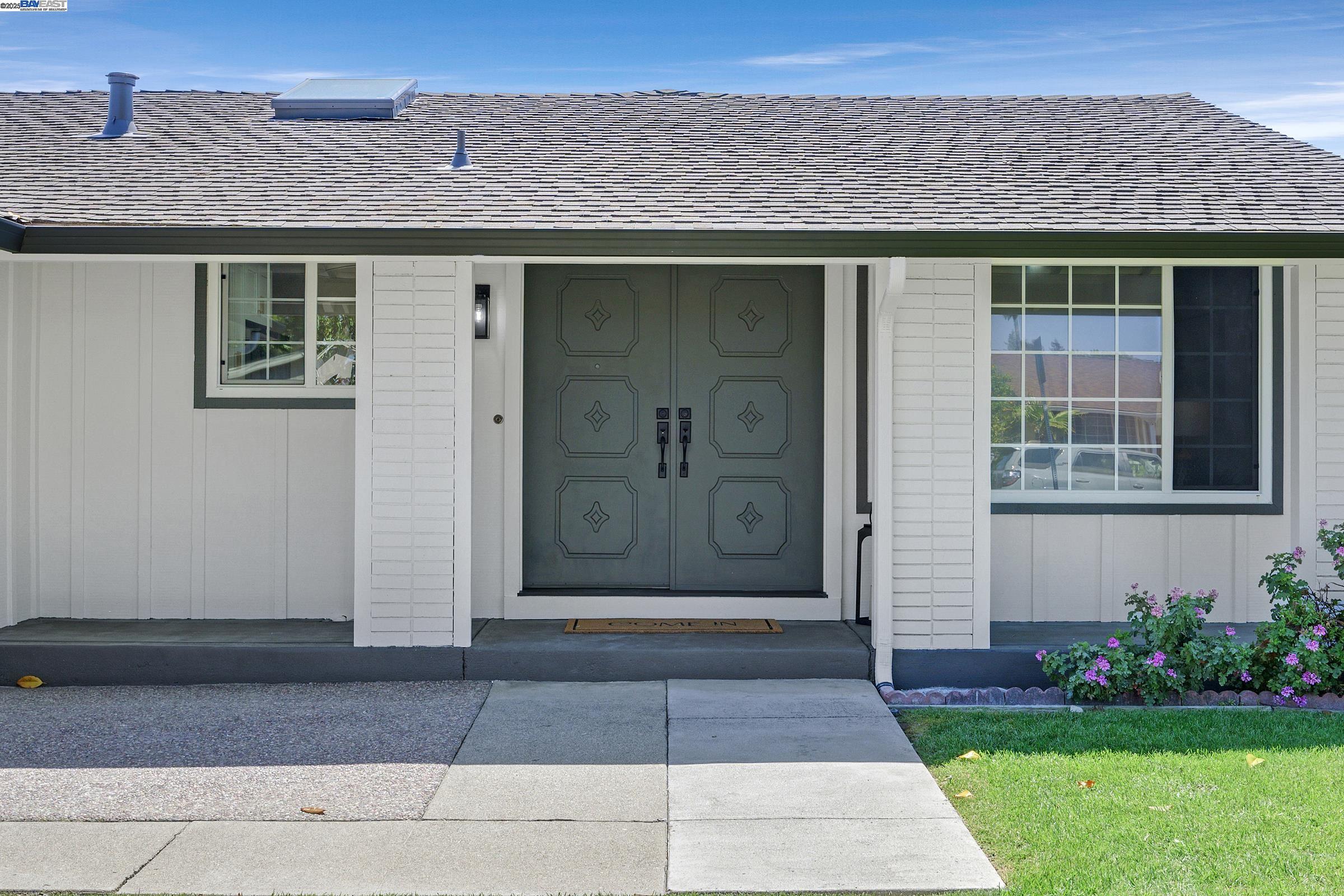 32255 Coronation Dr