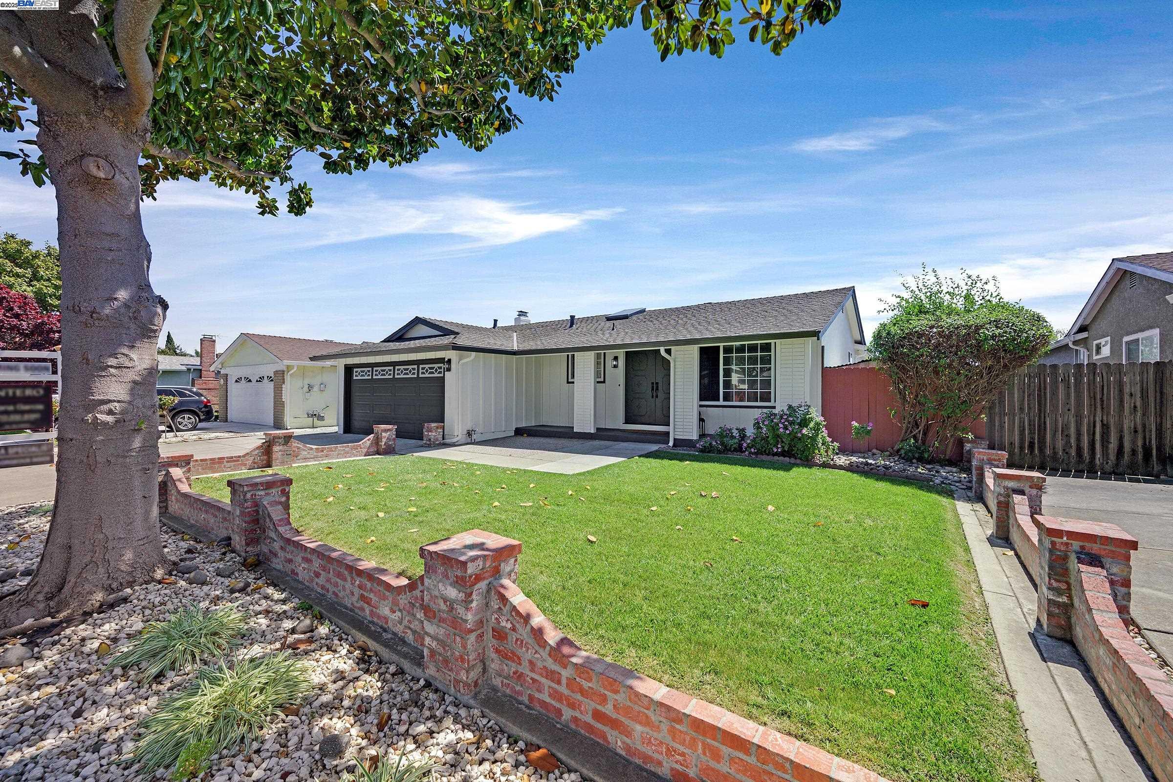 32255 Coronation Dr