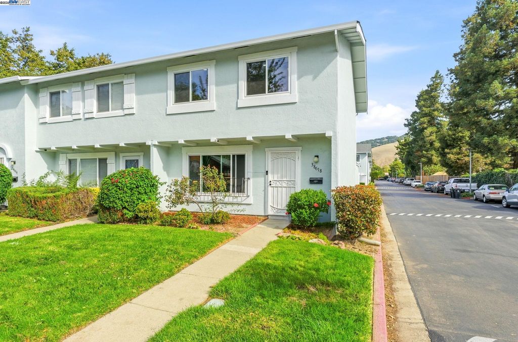 Photo of 38618 Royal Ann Cmn, Fremont, CA 94536 (MLS # 41116376)