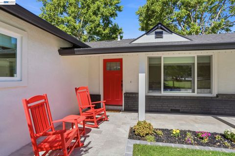 Photo of 753 Sycamore Rd, Pleasanton, CA 94566 (MLS # 41135968)
