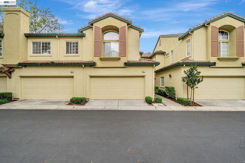 Photo of 4251 Lucero Ct, Pleasanton, CA 94588 (MLS # 41131885)