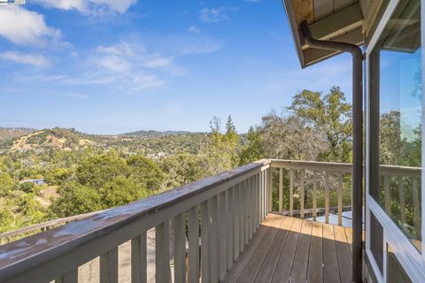 A home in San Anselmo