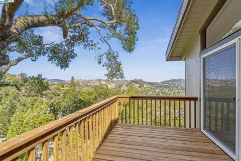 A home in San Anselmo