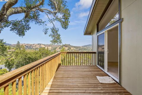 A home in San Anselmo