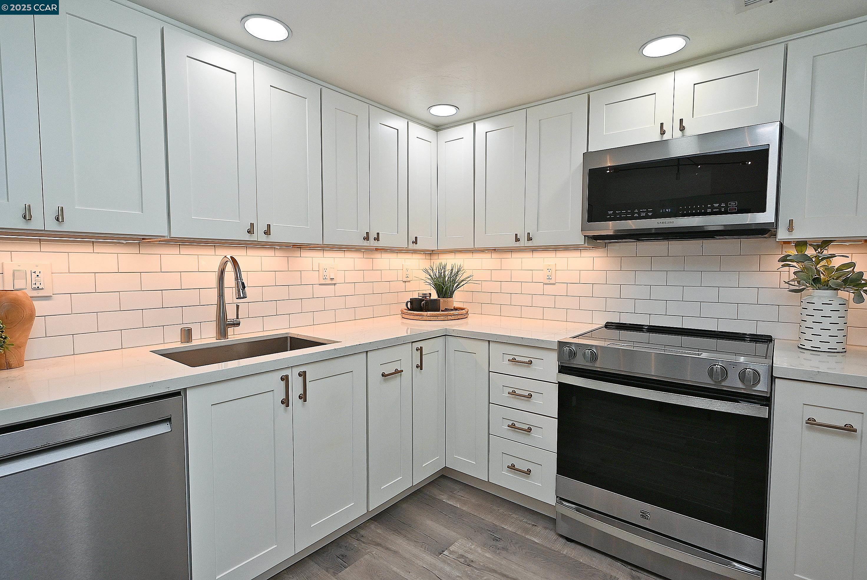 Pleasant Hill, California 94523, United States, 2 Bedrooms Bedrooms, ,2 BathroomsBathrooms,Residential,Active,187759