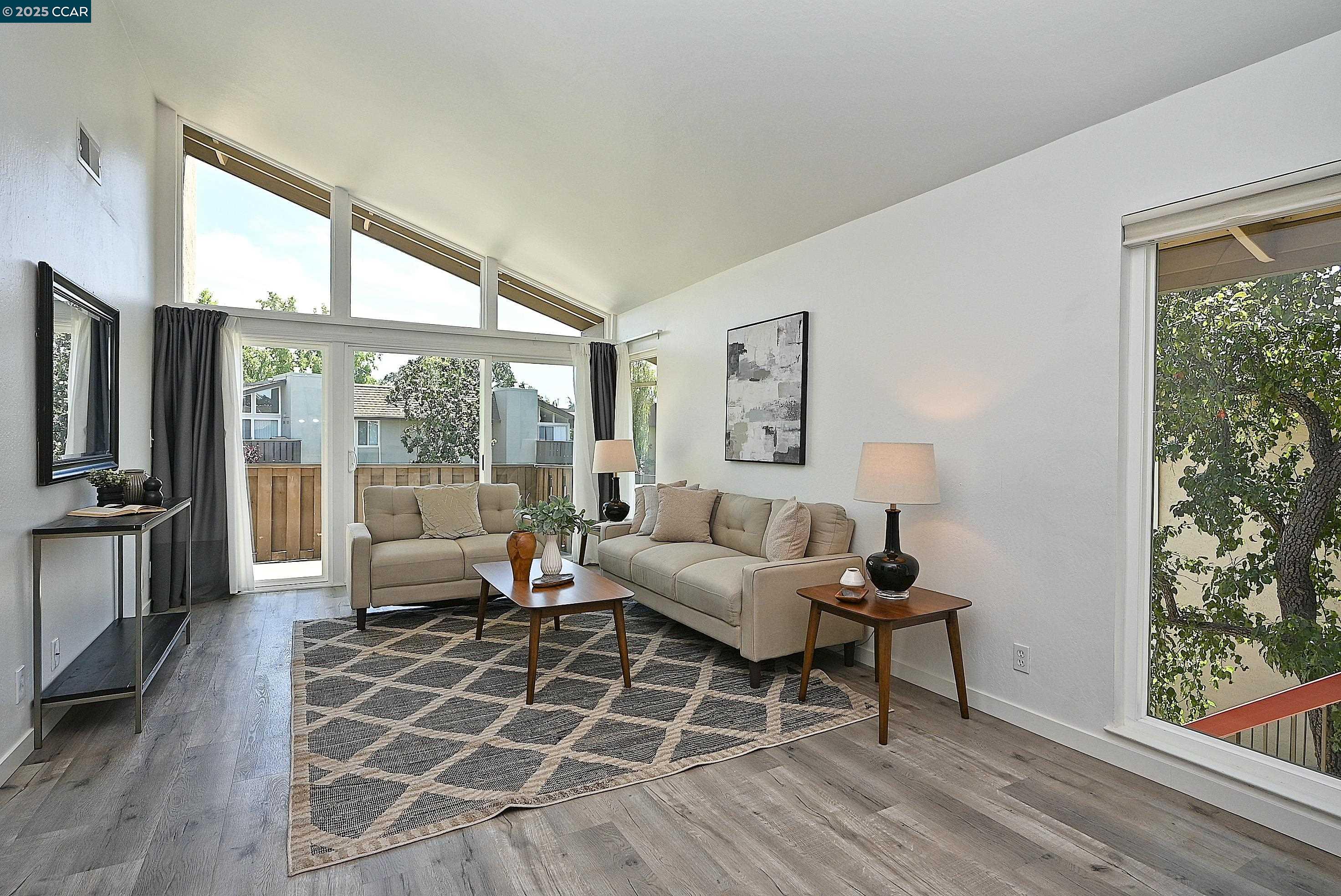 Pleasant Hill, California 94523, United States, 2 Bedrooms Bedrooms, ,2 BathroomsBathrooms,Residential,Active,187759